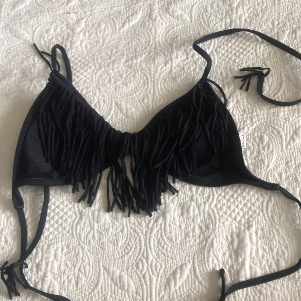 Bikini top/black with super stylish fringe. Tie